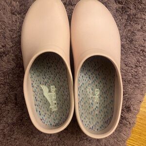Dansko Kaci Light Pink Clogs